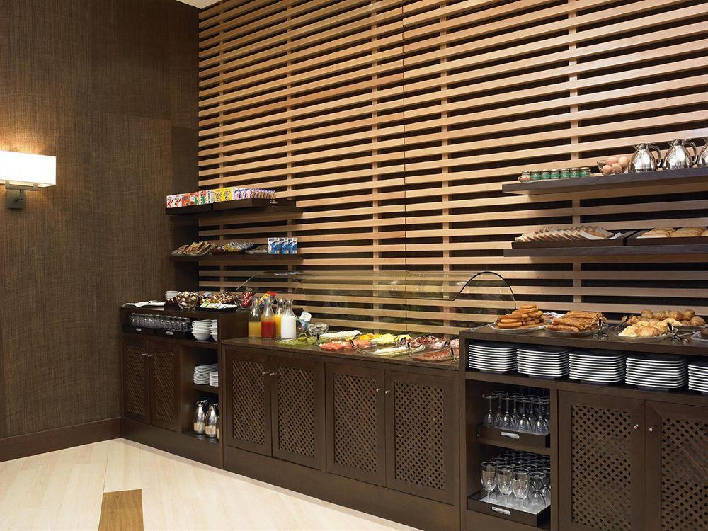 Nh Collection Leon Plaza Mayor Restaurant photo