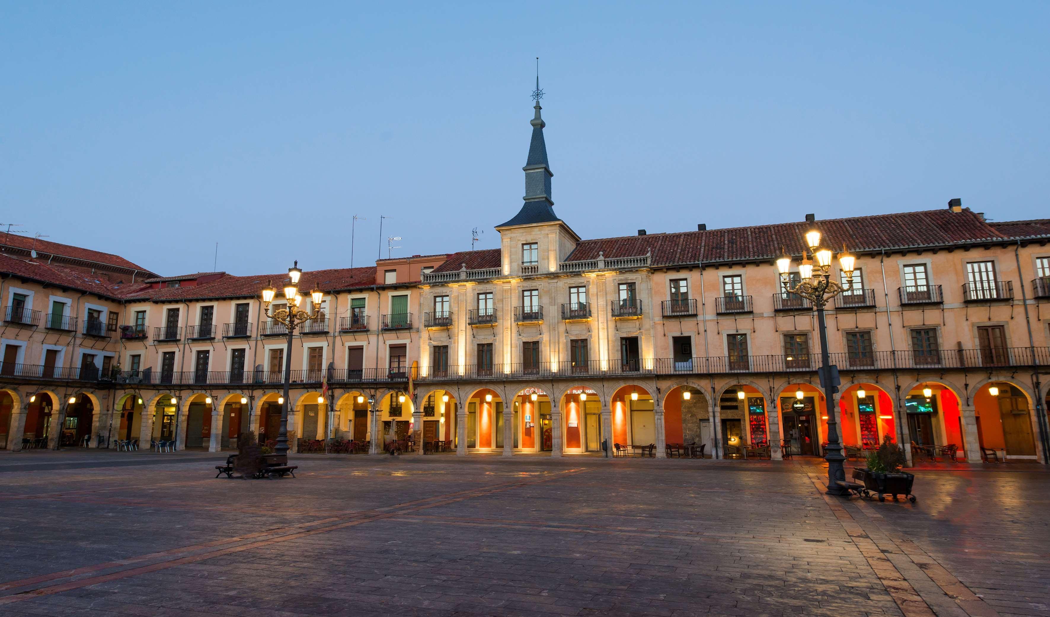 Nh Collection Leon Plaza Mayor Hotel Exterior photo