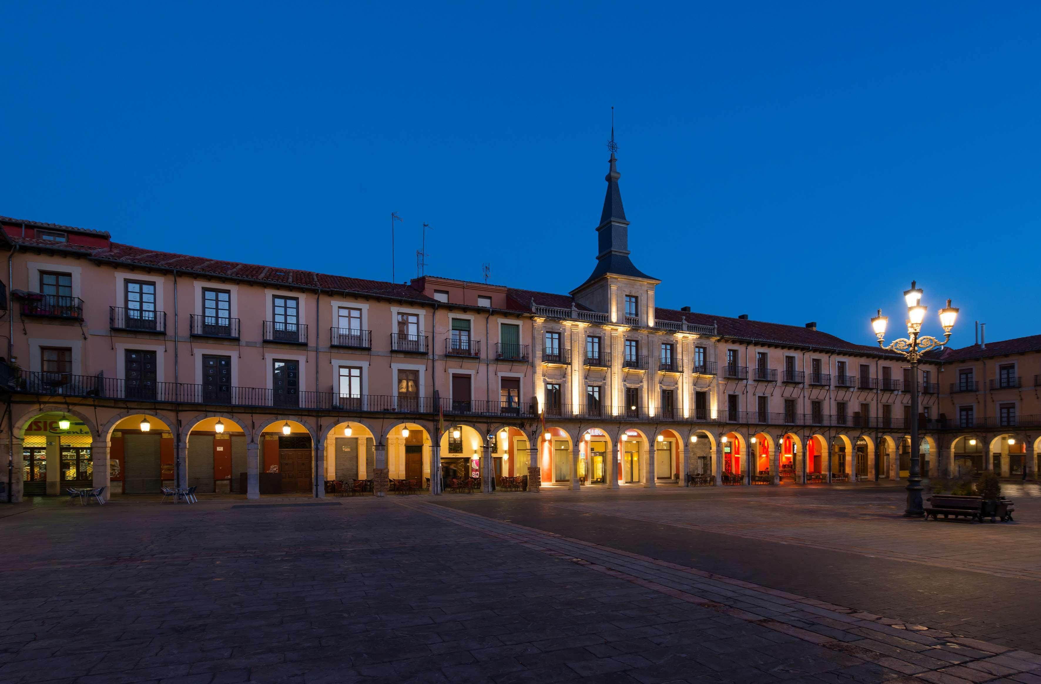 Nh Collection Leon Plaza Mayor Hotel Exterior photo